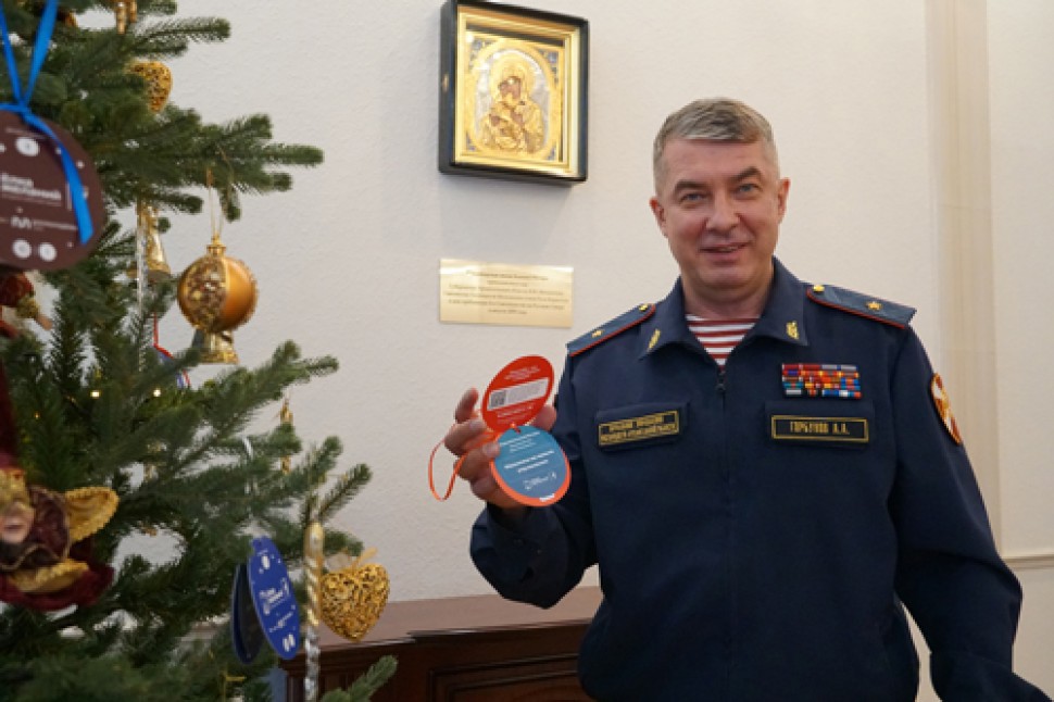 Руководитель управления Росгвардии исполнил новогодние желания юных жителей Архангельска и Запорожской области